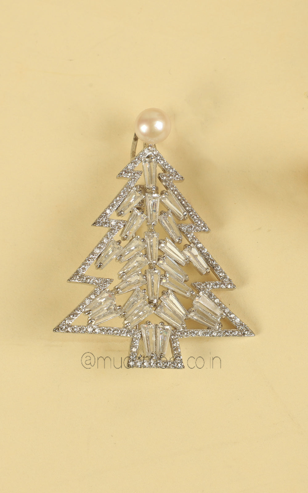 Xmas Tree In Silver Polish With Baguette Stone