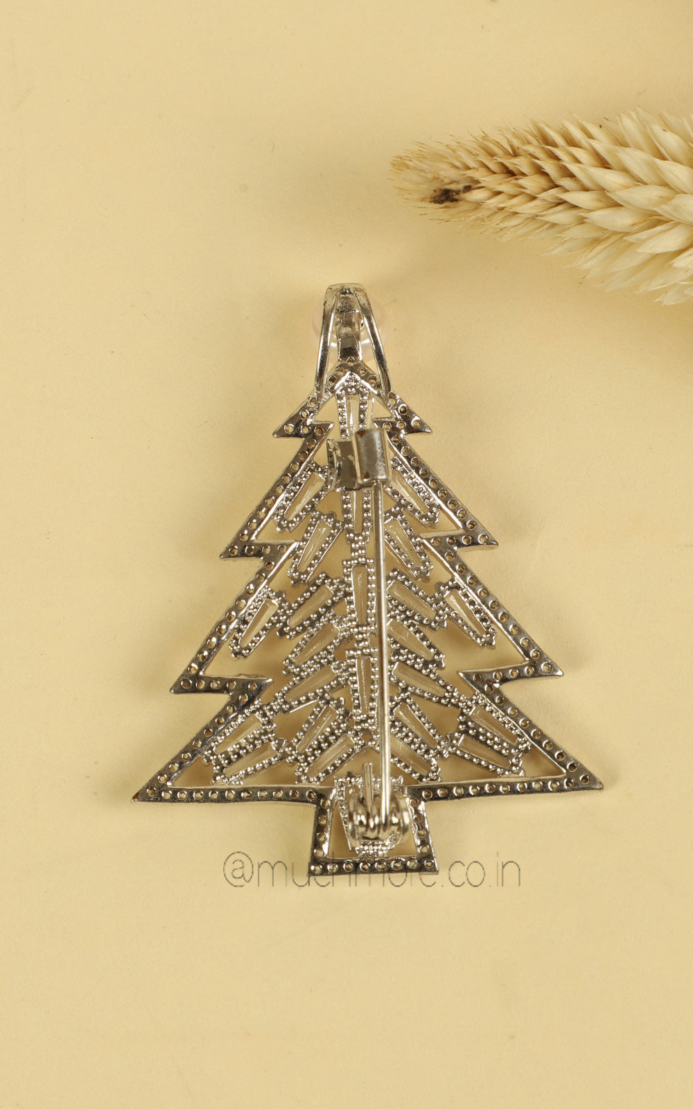 Xmas Tree In Silver Polish With Baguette Stone