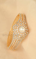 Gold Polish Diamond Bracelet with Side Openable Closure