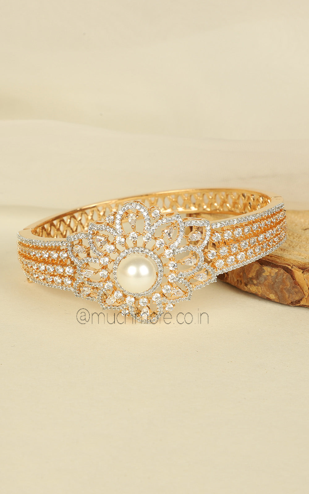 Gold Polish Diamond Bracelet with Side Openable Closure