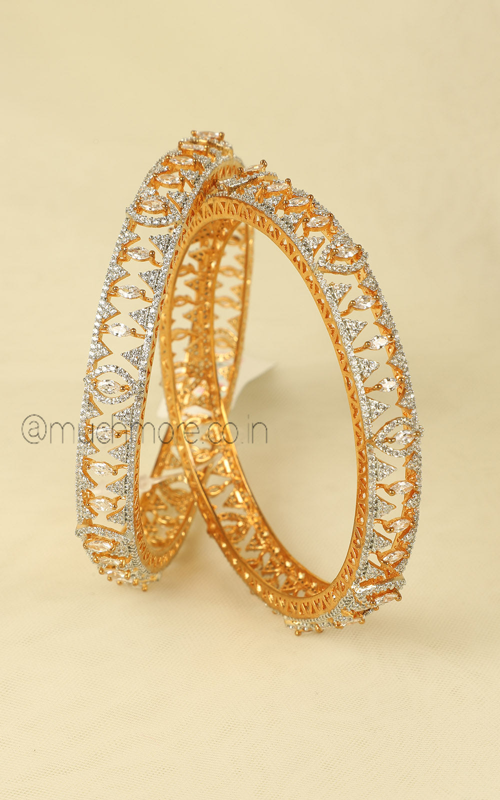 Sophisticated Kada Bangles With Shimmering Diamonds