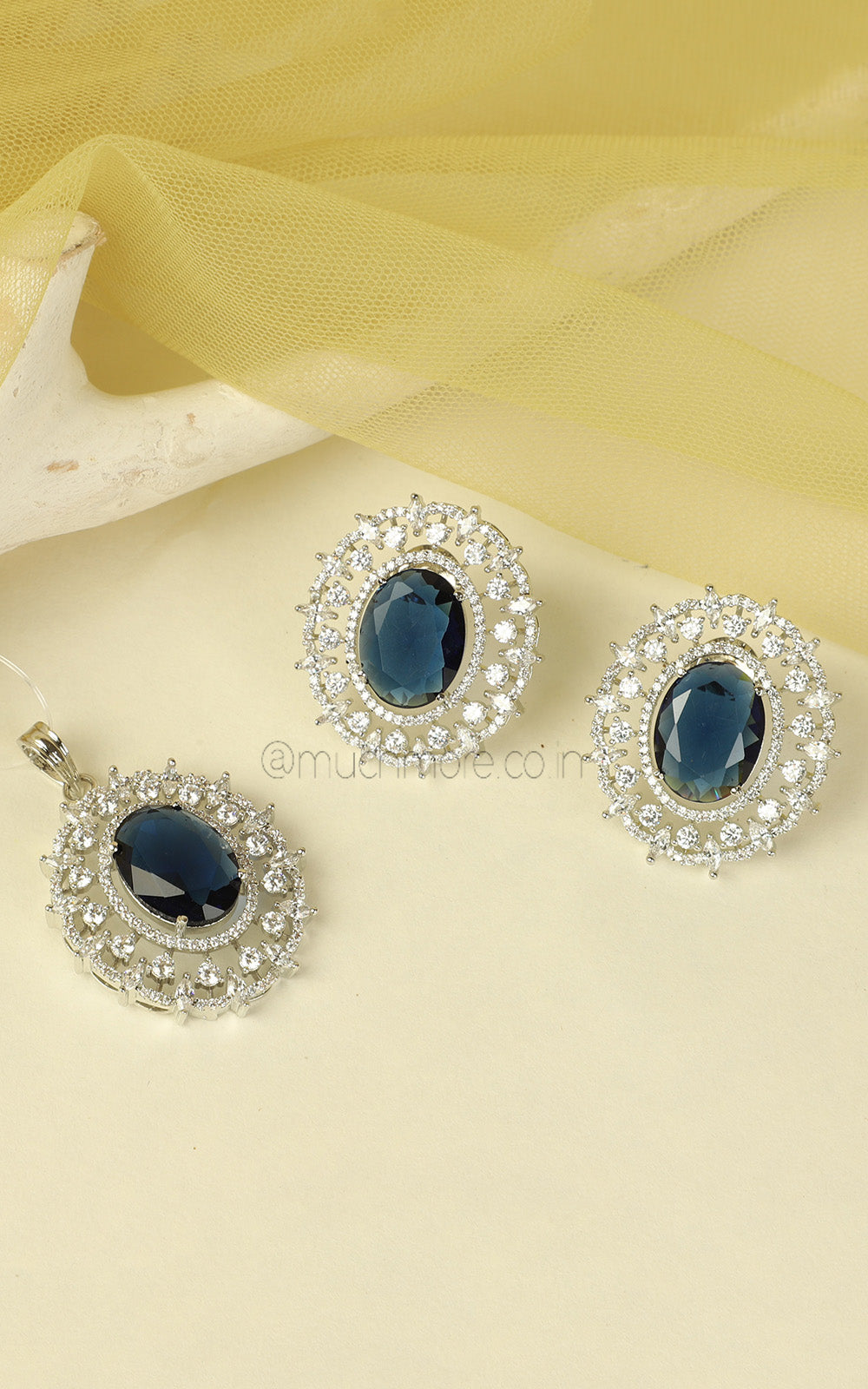 Sapphire Blue With White Diamond Oval Pendant Set