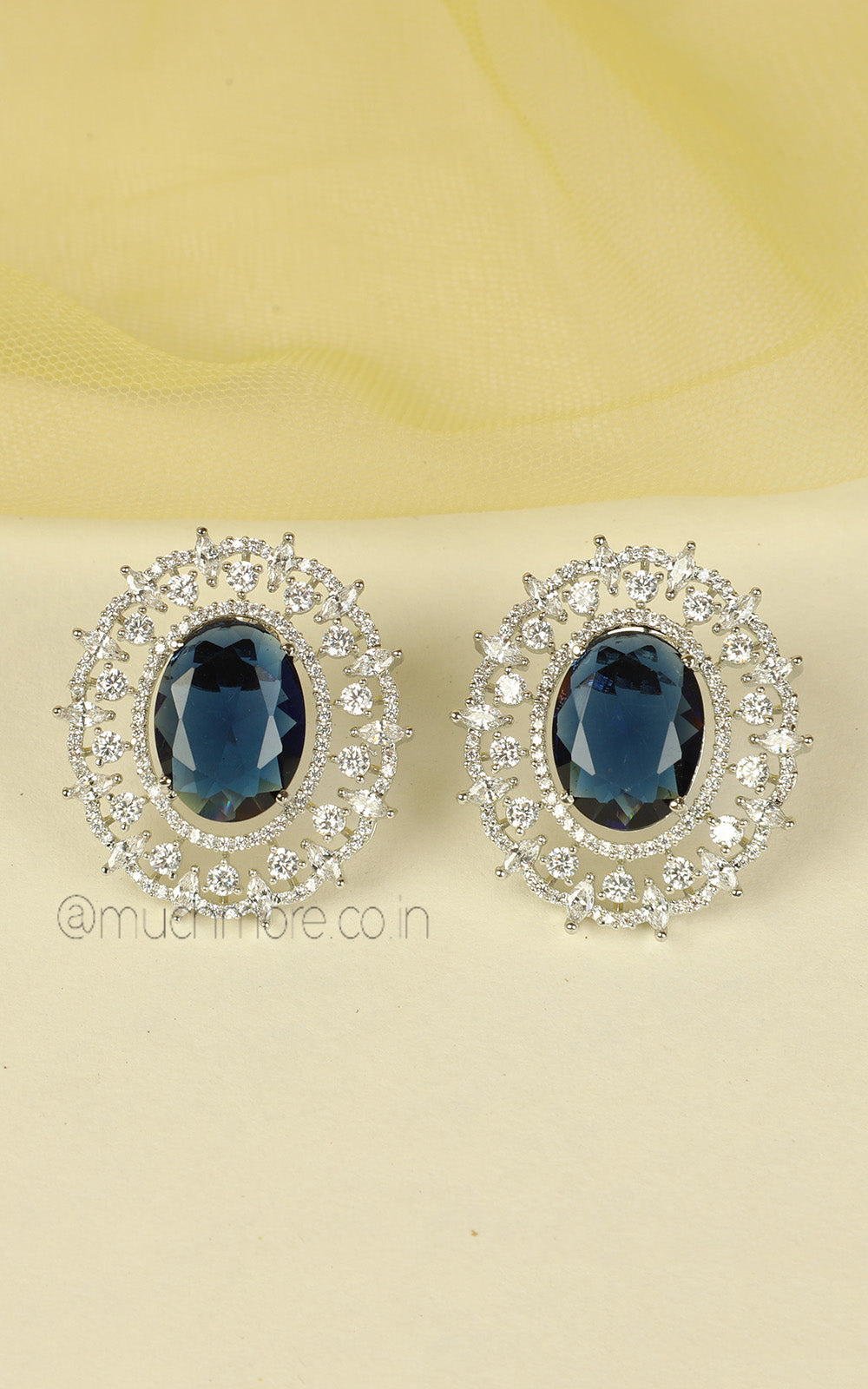 Sapphire Blue With White Diamond Oval Pendant Set