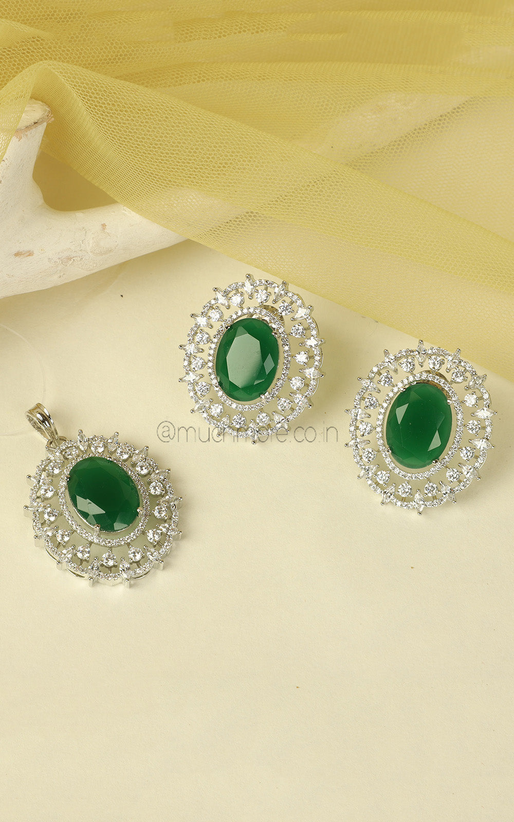 Oval Shaped Emerald Green And White Diamond Pendant Set