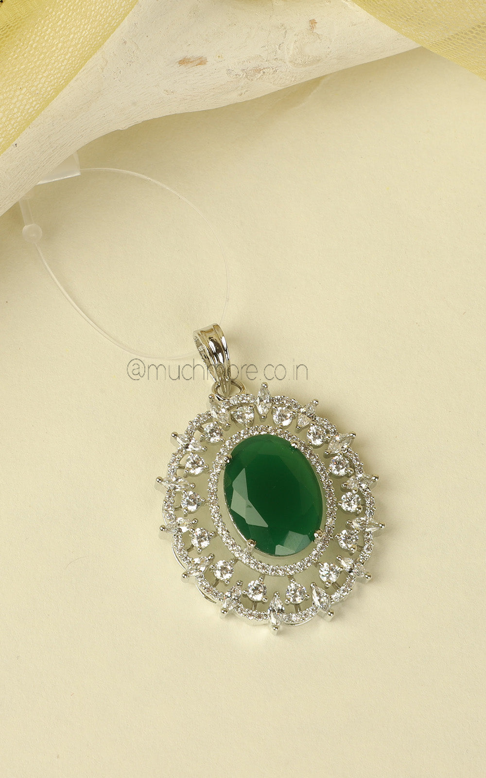 Oval Shaped Emerald Green And White Diamond Pendant Set