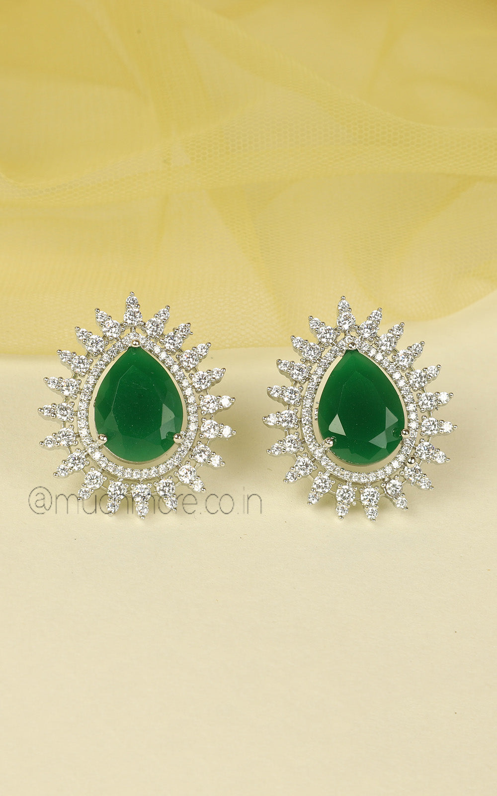 Drop Shaped Emerald Green Silver Touch Diamond Pendant Set