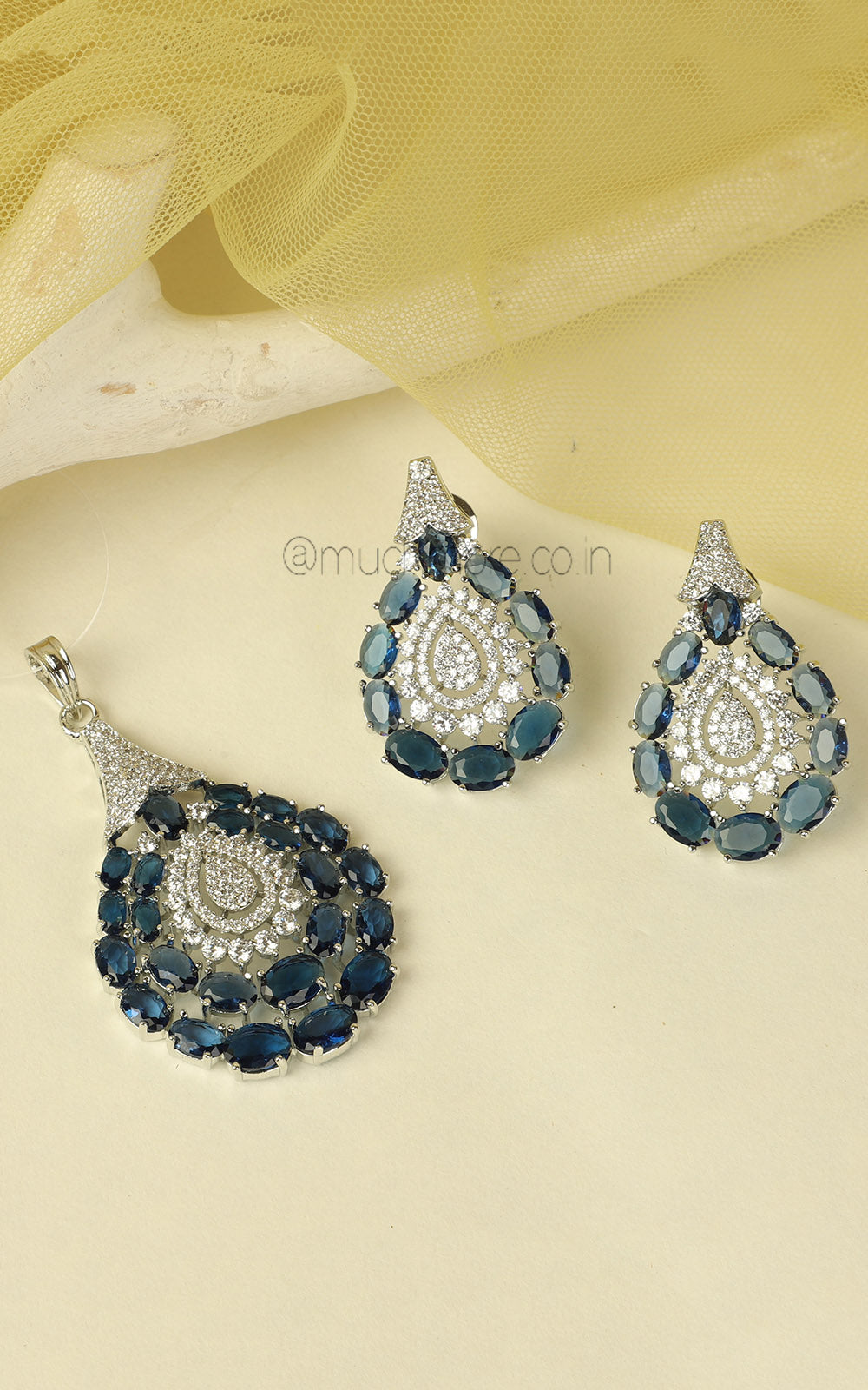 White And Sapphire Blue Diamond Pendant In Silver Polish