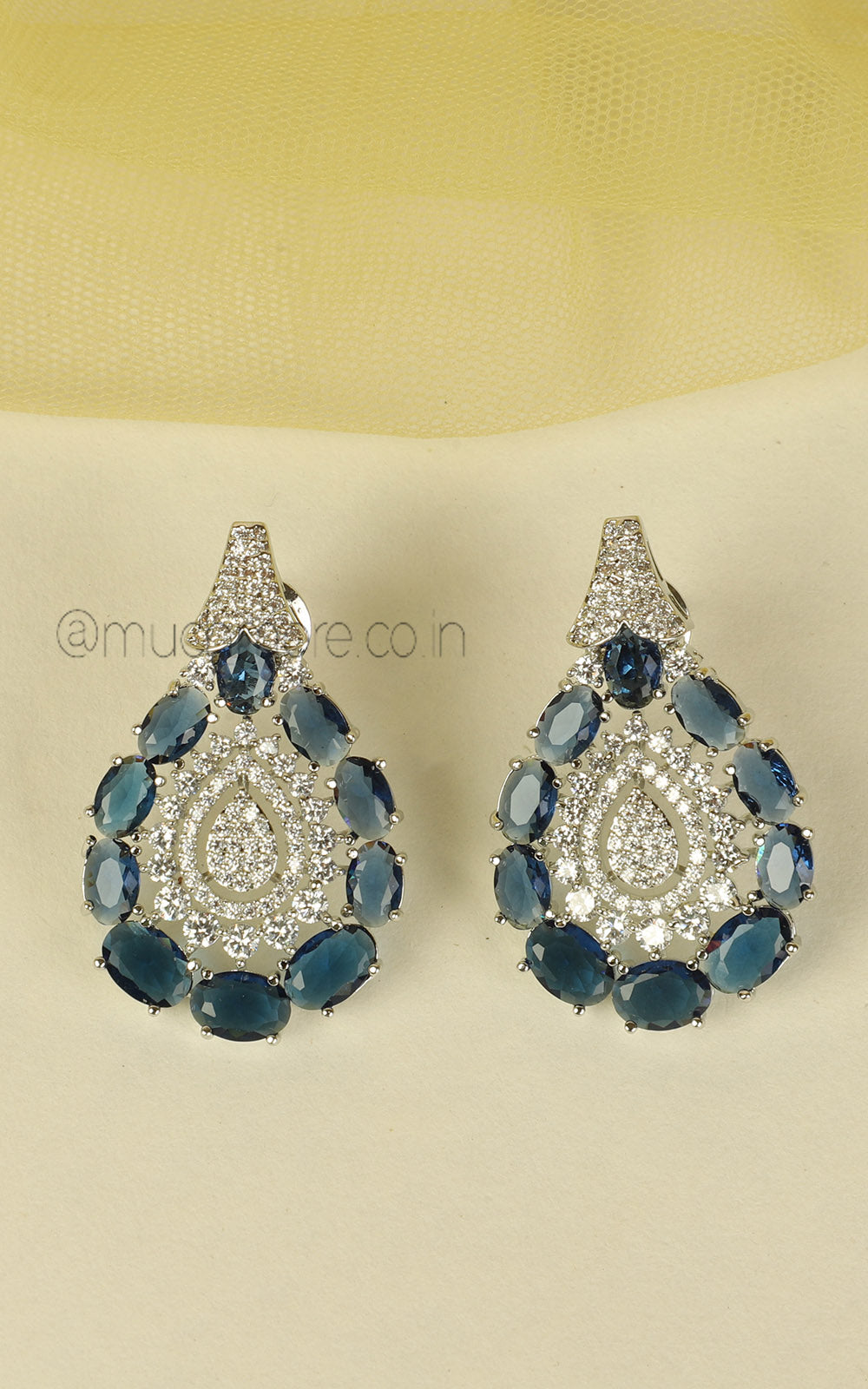 White And Sapphire Blue Diamond Pendant In Silver Polish