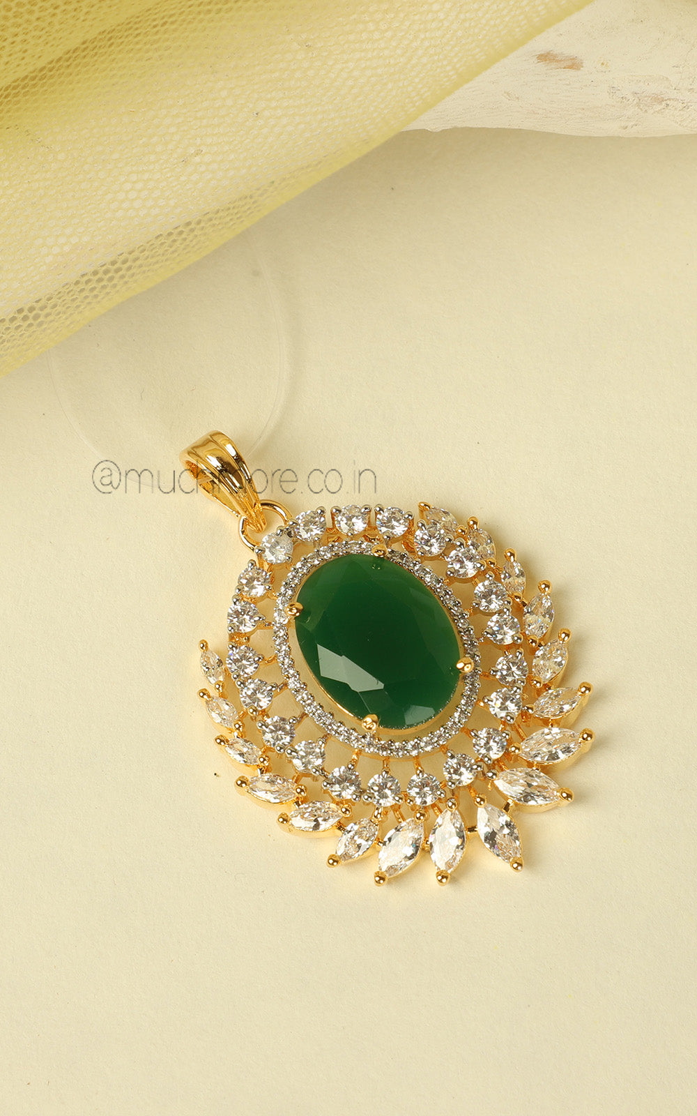 Light And Beautiful Emerald Green Gold Polish Pendant