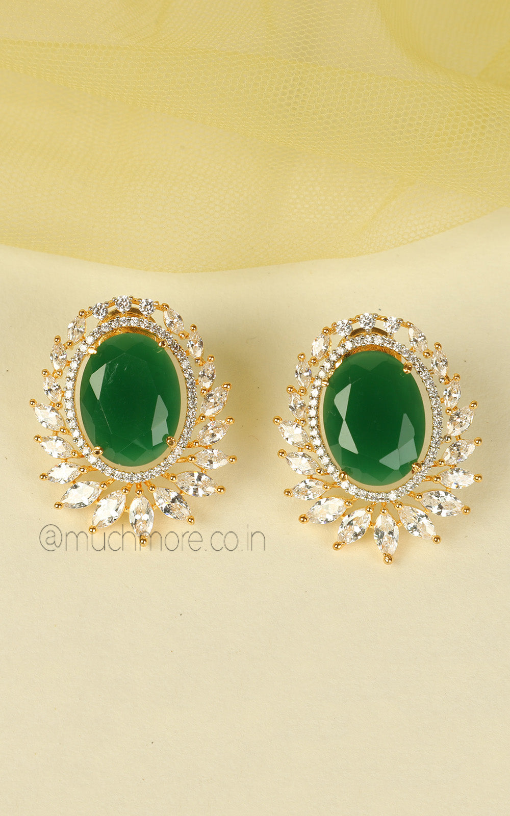 Light And Beautiful Emerald Green Gold Polish Pendant