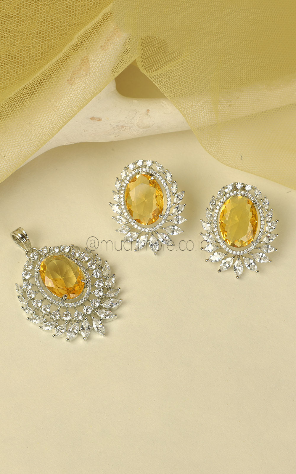 Yellow Diamond Studded With White Diamonds Pendant Set