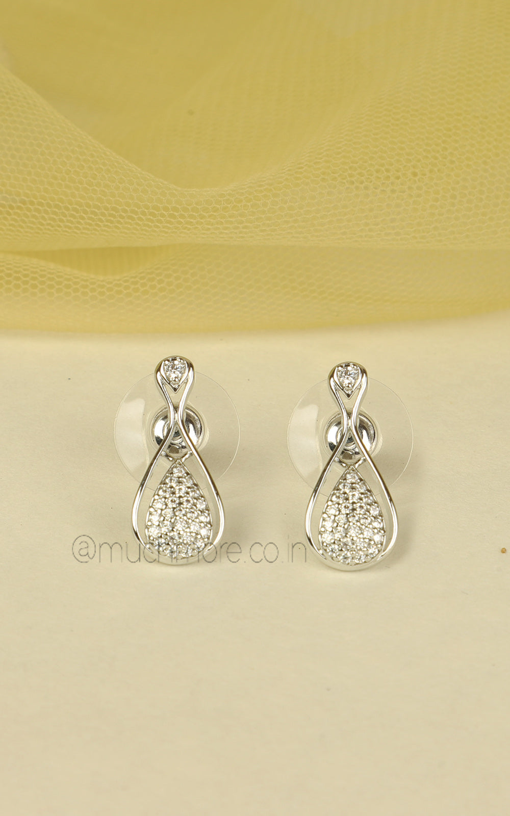 Elegant Silver Polish Pendant With American Diamonds Set