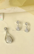 Elegant Silver Polish Pendant With American Diamonds Set