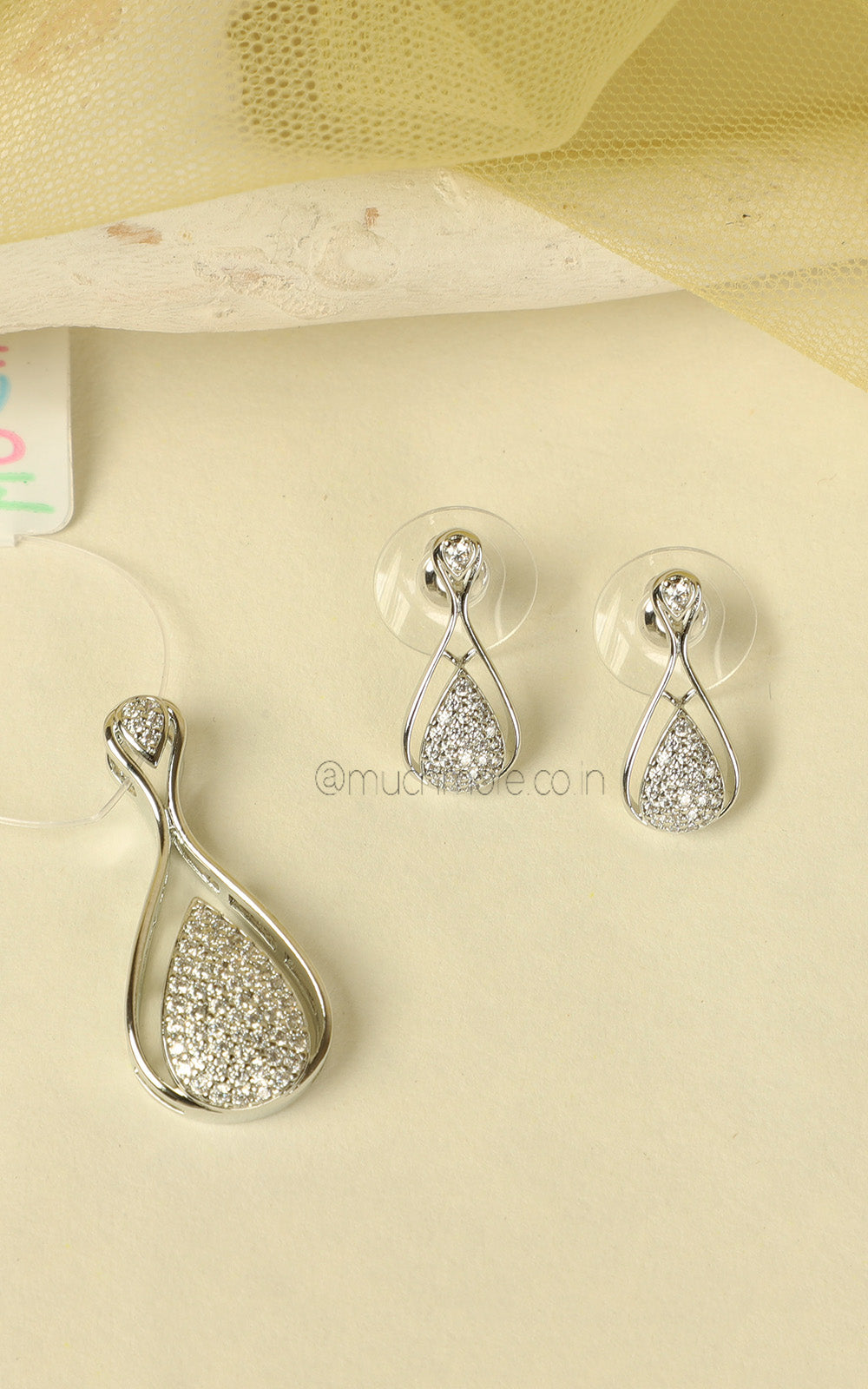 Elegant Silver Polish Pendant With American Diamonds Set