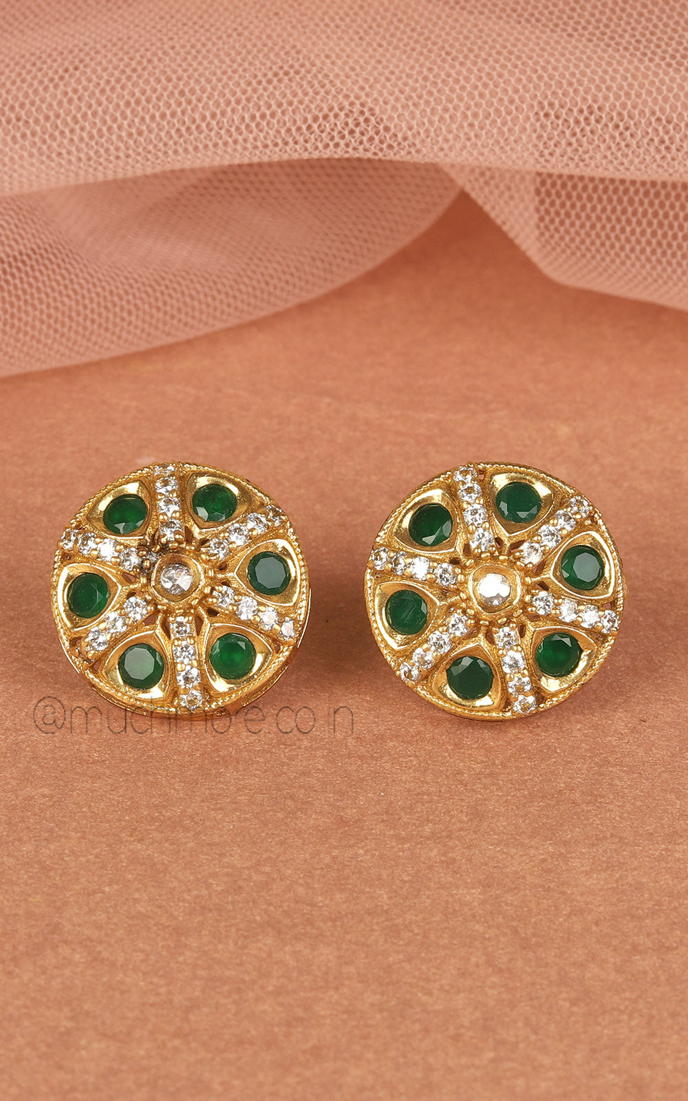 Round Shaped Gold Polish Kundan Stud Earrings