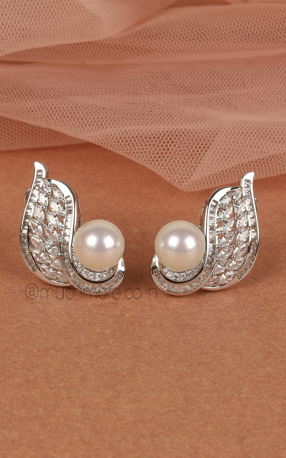 Exclusive Design Silver Polish Diamond With Pearl Studs