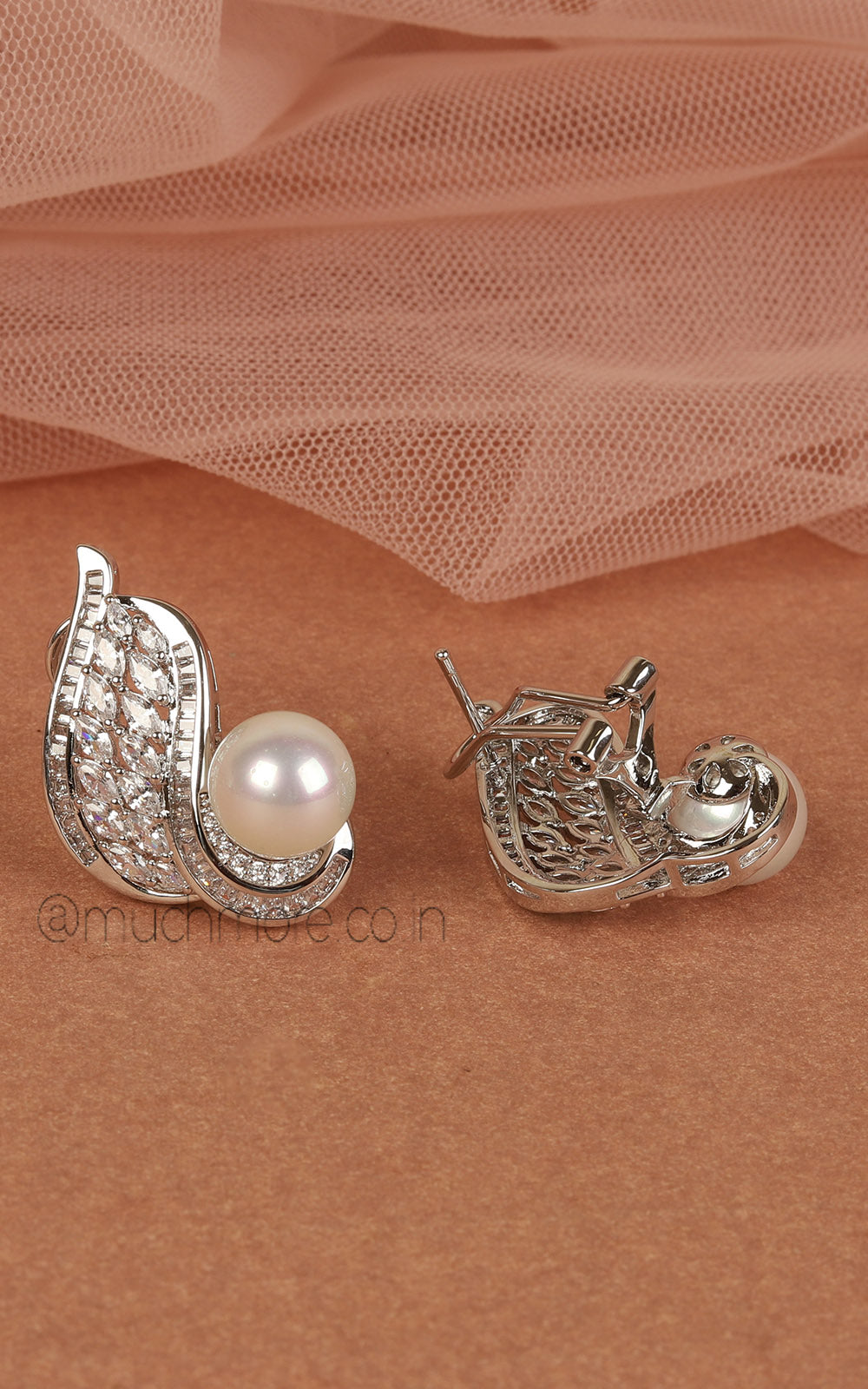 Exclusive Design Silver Polish Diamond With Pearl Studs