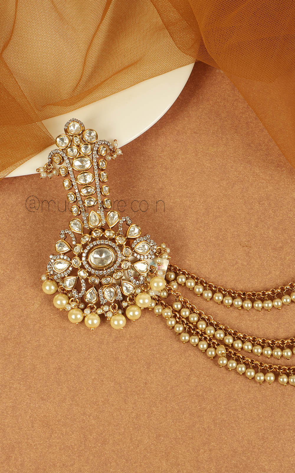 White Kundan Kalgi With Pearl Drops And Pearl Latkan