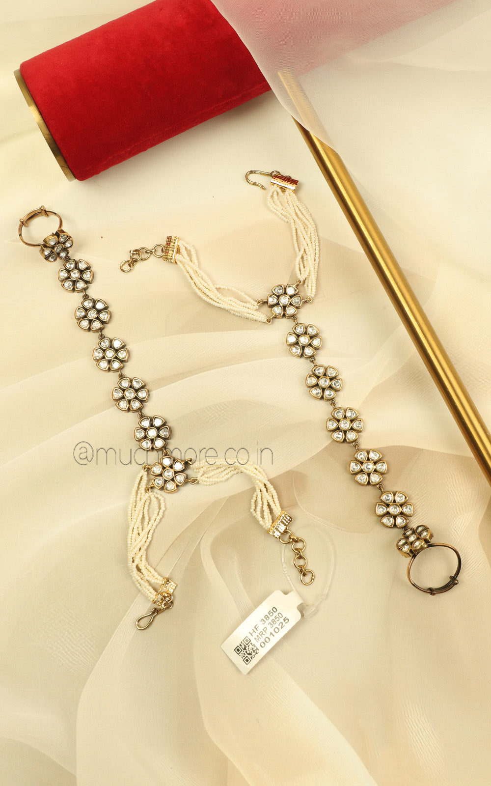Traditional Kundan Hathphool With Pearl Detailing