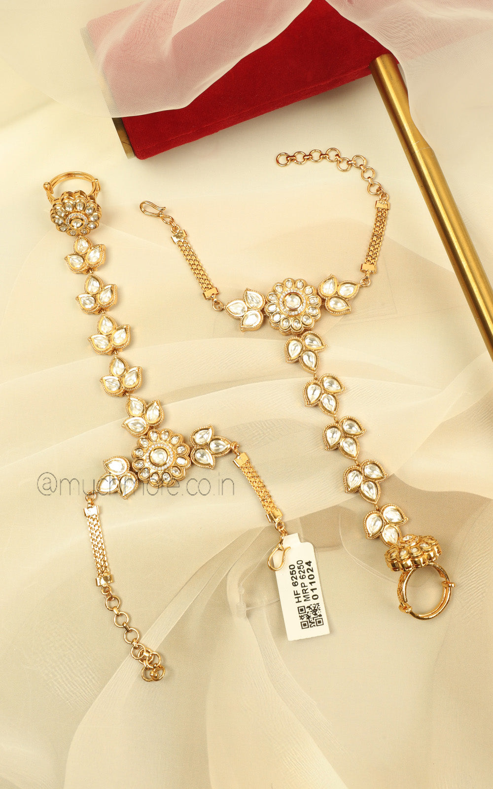 Kundan Flower Ring And Gold Polish Hathphool For Bride To Be