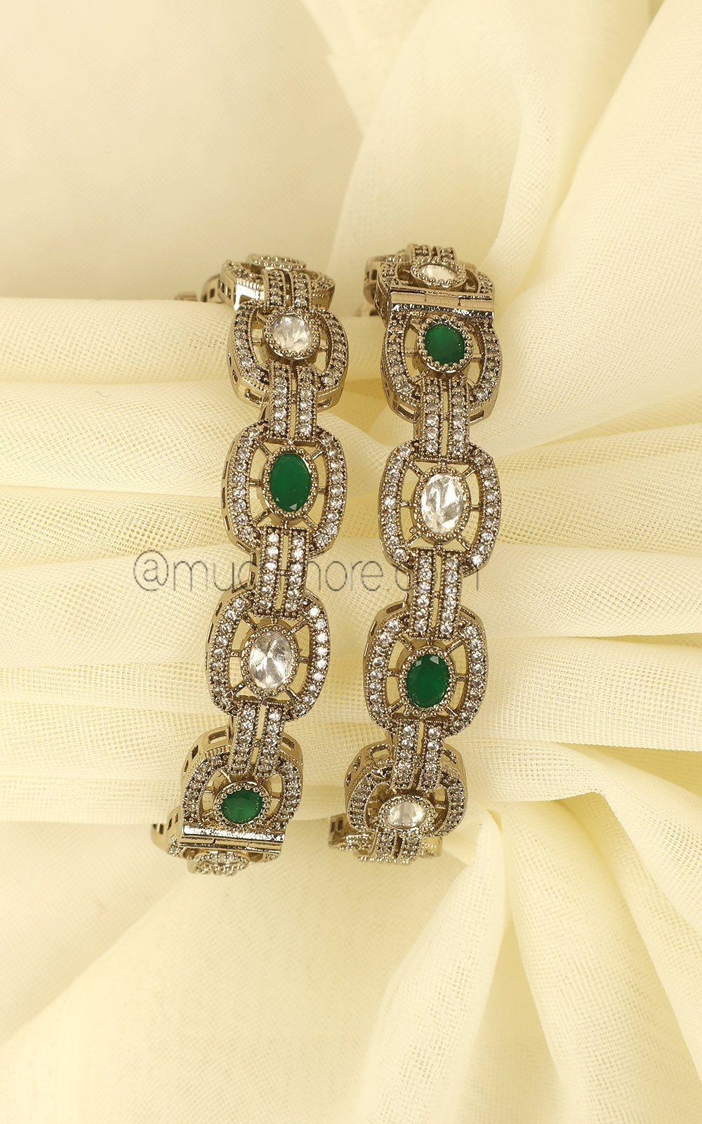Antique Gold Polish Emerald Green Kundan Bangles