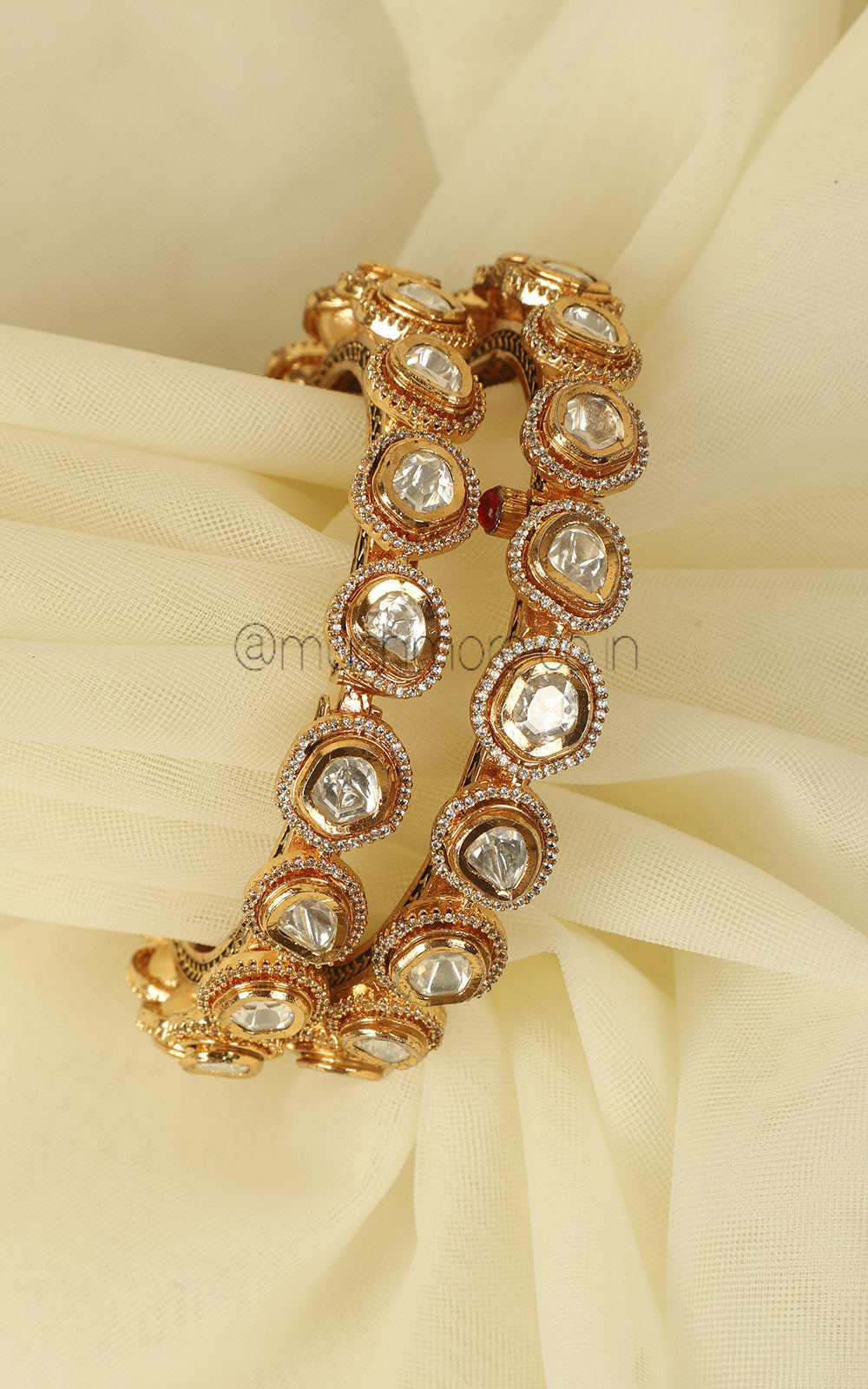 Uncut Kundan Diamond Pacheli Bangles In Gold Polish