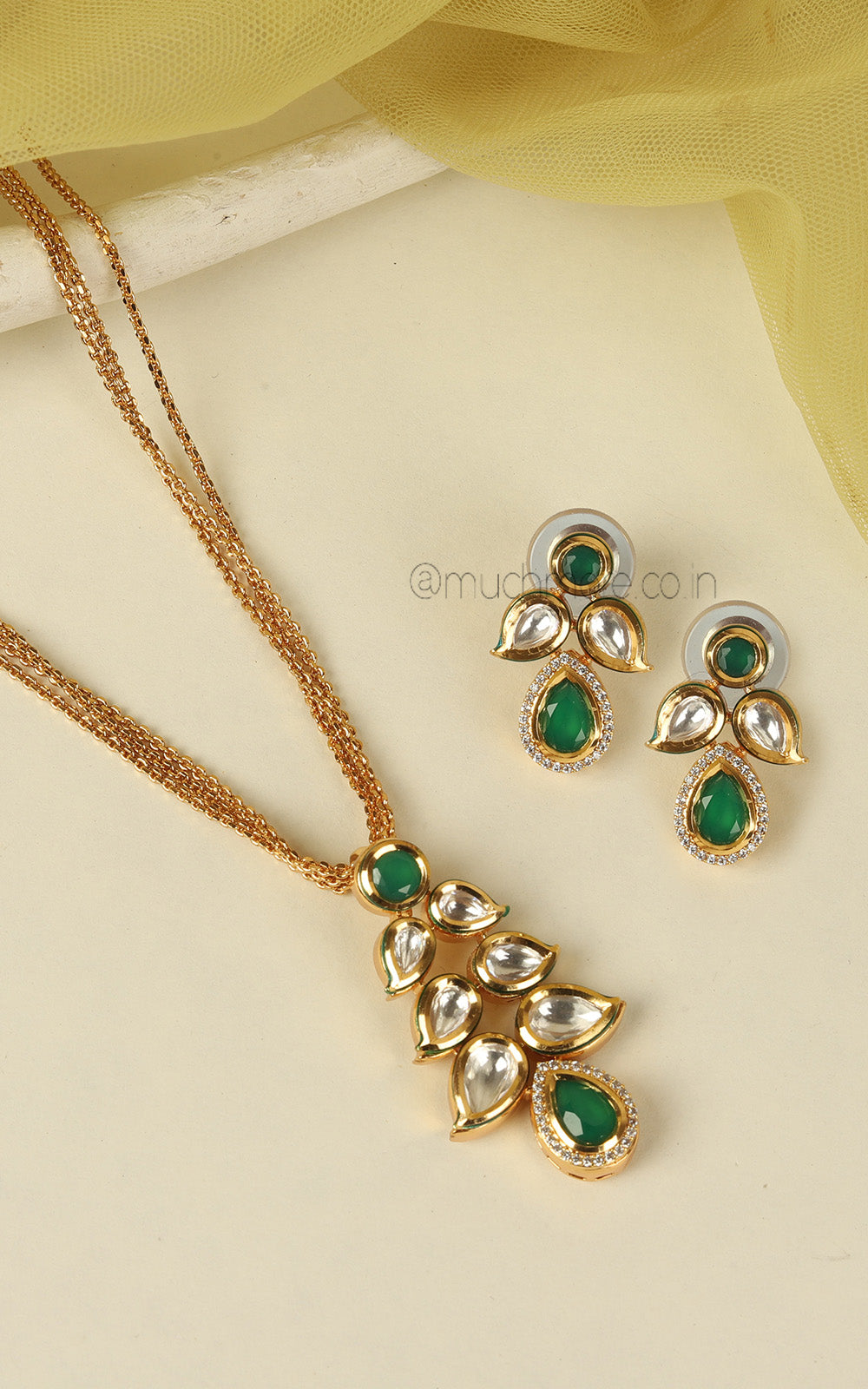Emerald Green Kundan Gold Polish Light Pendant Set
