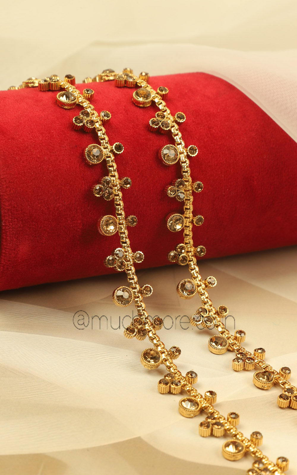 Stylish Sleek Payal Anklets In Gold Finish With Stone Work
