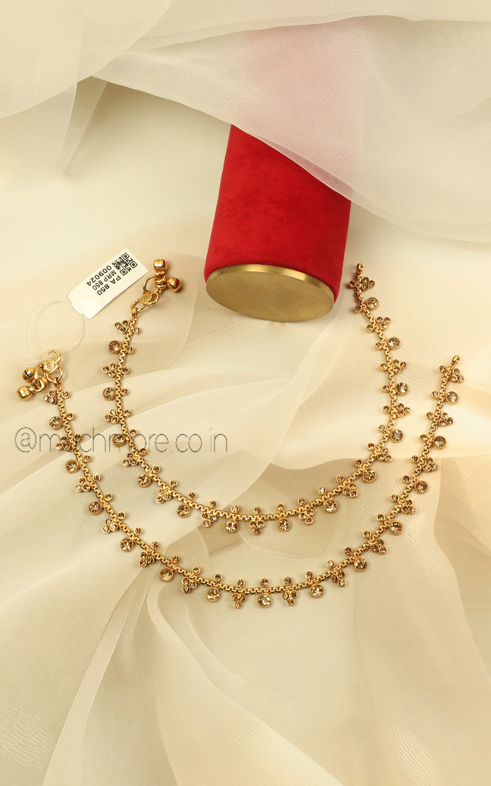 Stylish Sleek Payal Anklets In Gold Finish With Stone Work