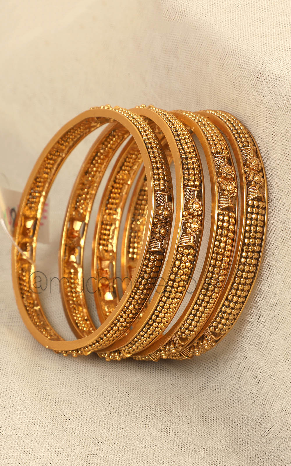 Pure Gold Look Without Color And Stone Srt Of 4 Bangles