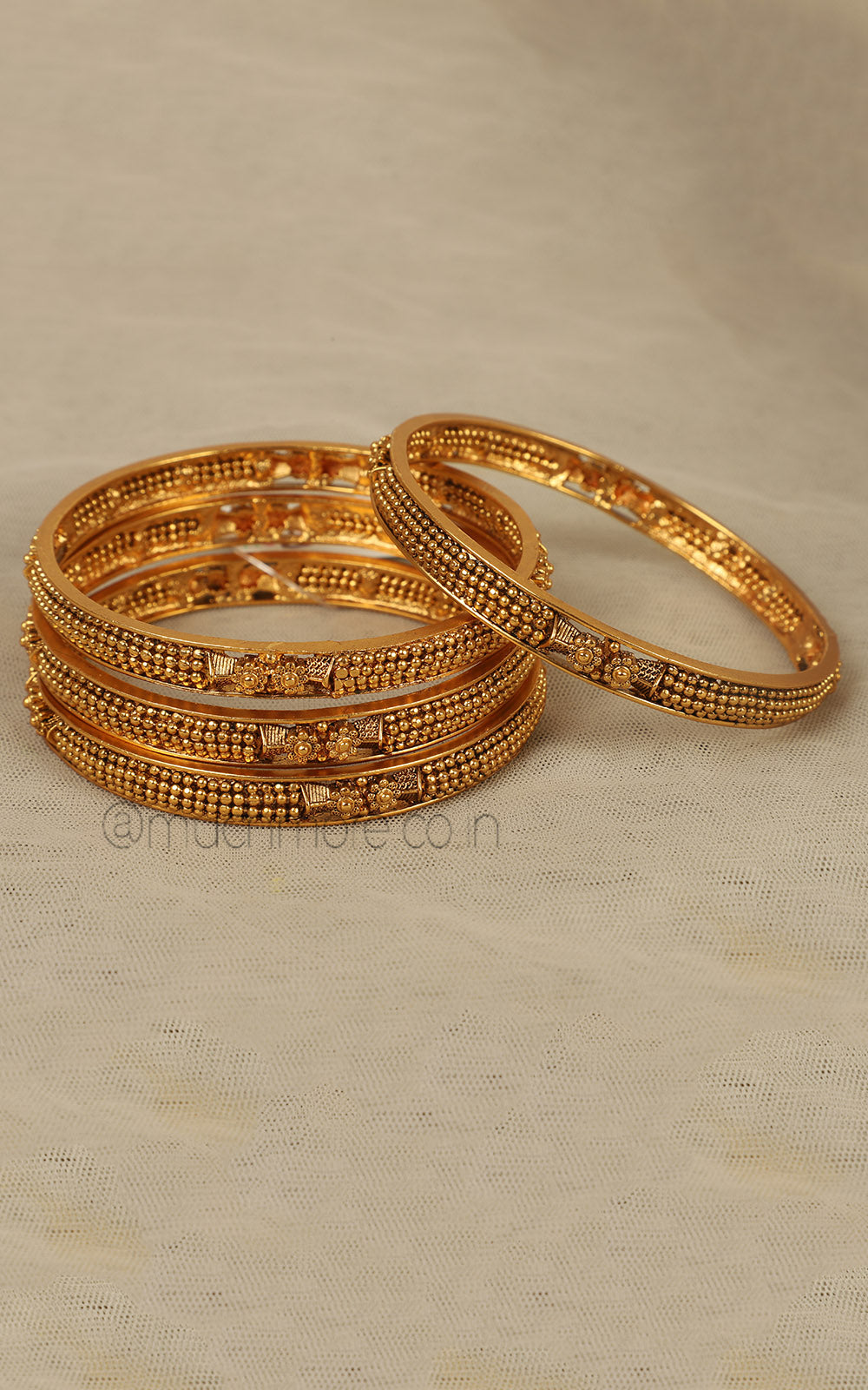 Pure Gold Look Without Color And Stone Srt Of 4 Bangles