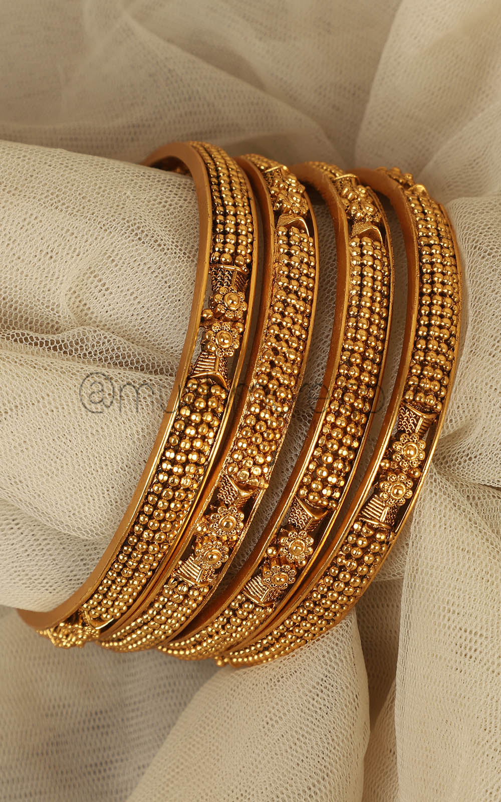 Pure Gold Look Without Color And Stone Srt Of 4 Bangles