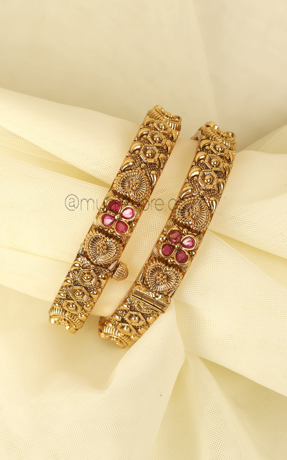 Gold Look Ruby Color Simple And Traditional Bangles