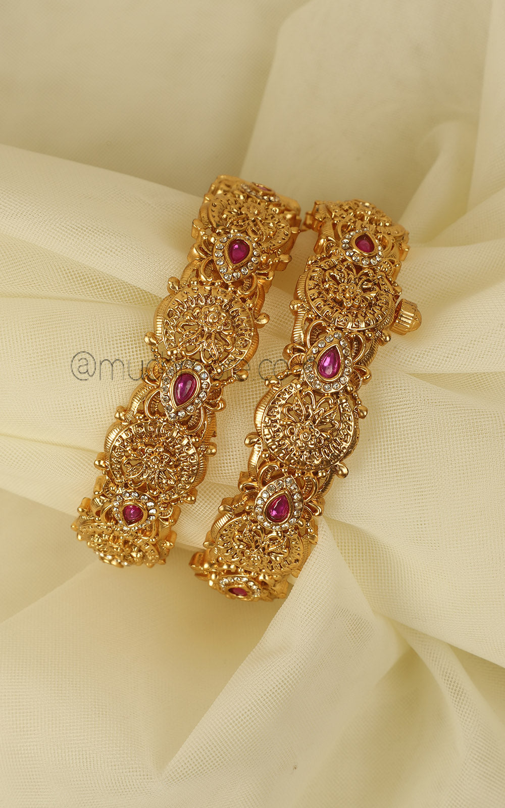 Best Design Of Gold Look Ruby Women Bangles Kangan