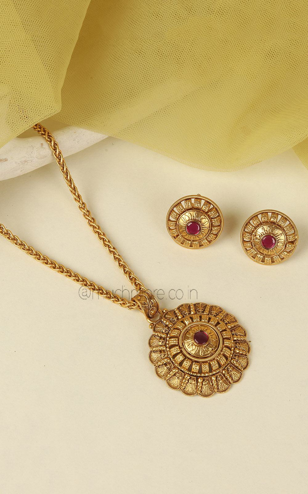 Gold Look Simple And Light Round Shaped Ruby Pendant With Studs