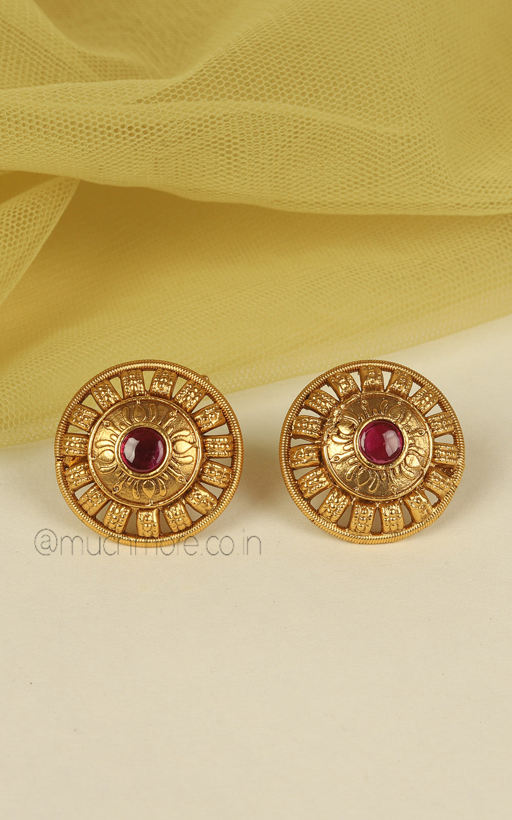 Gold Look Simple And Light Round Shaped Ruby Pendant With Studs