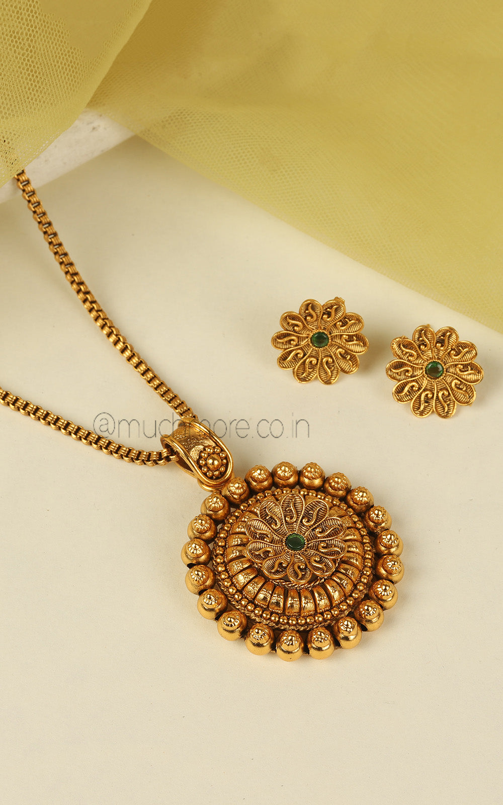 Gold Look Simple And Light Round Shaped Green Pendant With Studs