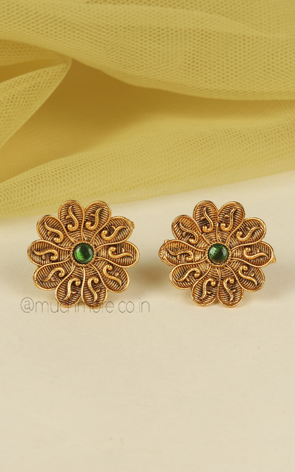 Gold Look Simple And Light Round Shaped Green Pendant With Studs