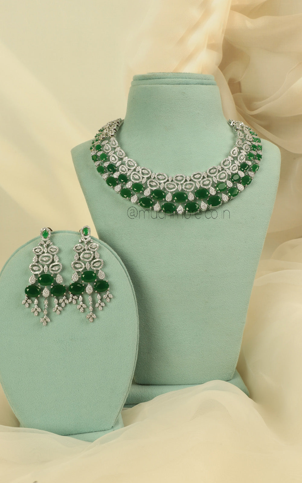 Silver Zircon Choker Necklace Set In Emerald Green Color