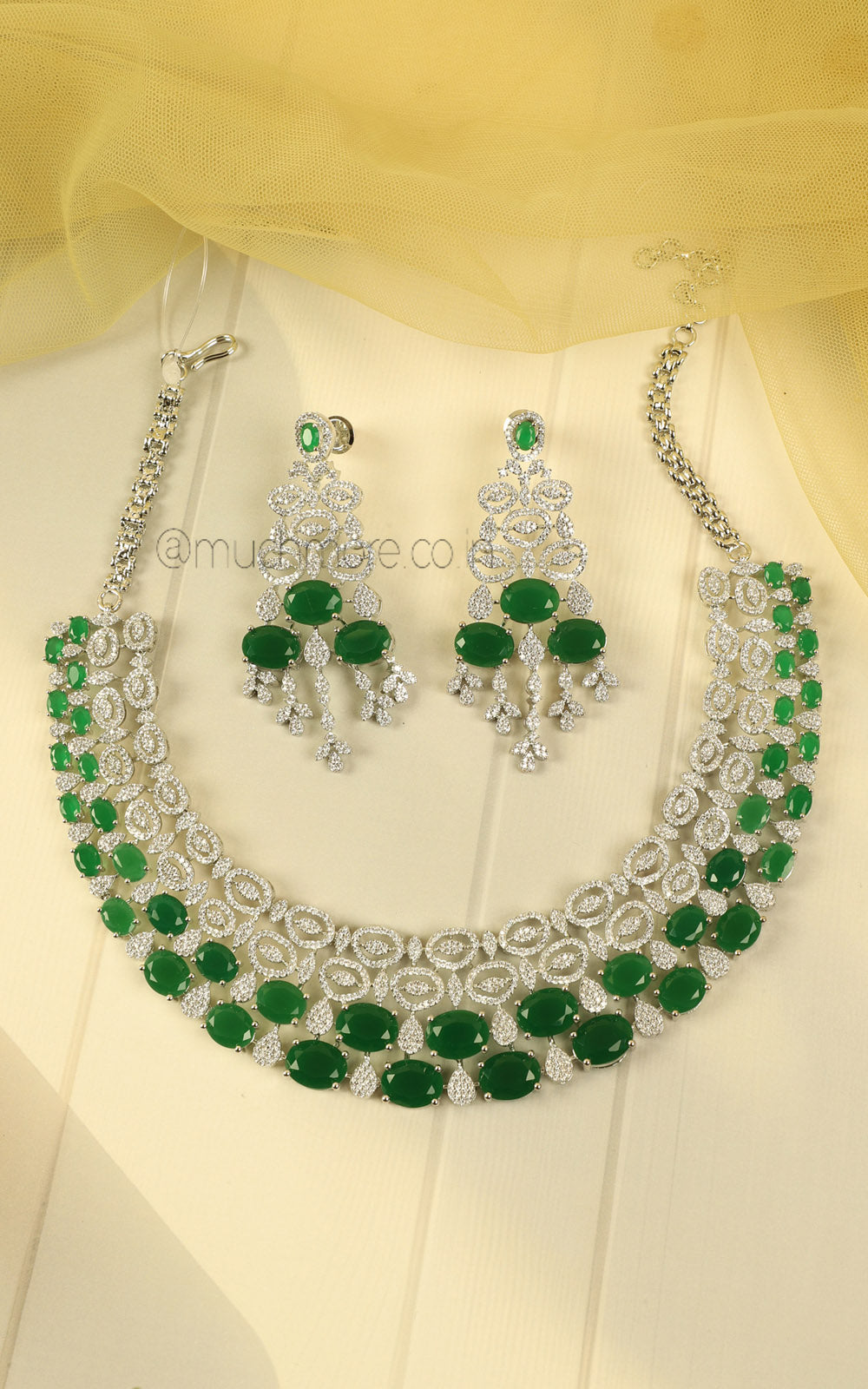Silver Zircon Choker Necklace Set In Emerald Green Color
