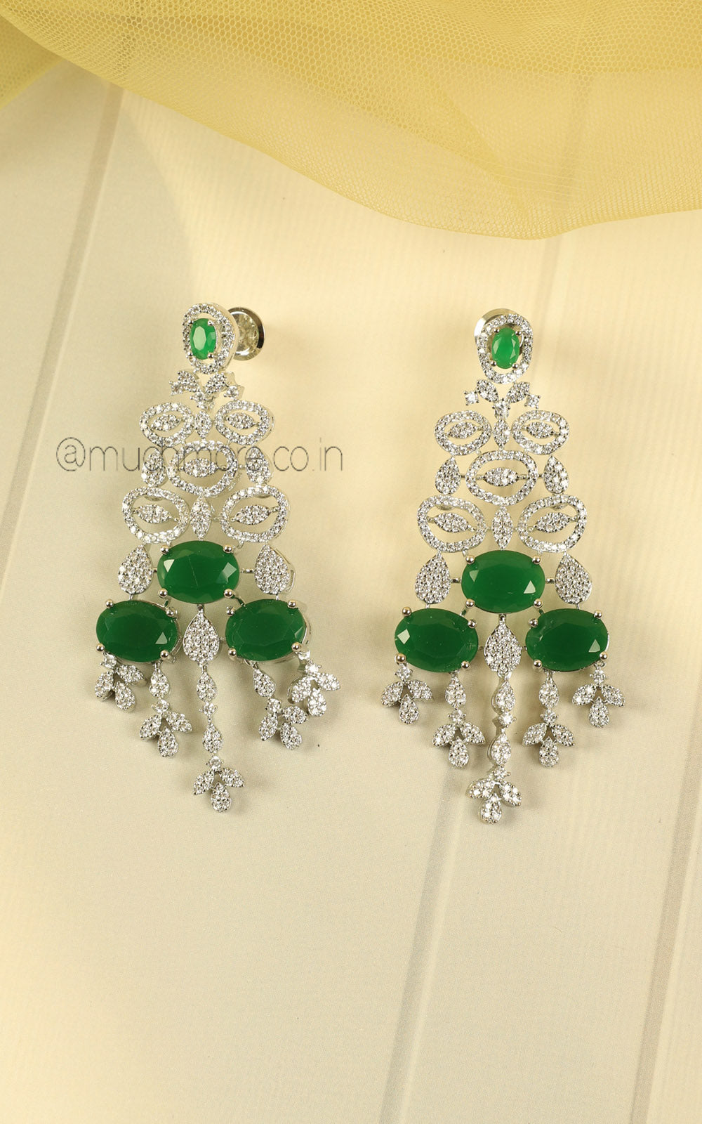 Silver Zircon Choker Necklace Set In Emerald Green Color