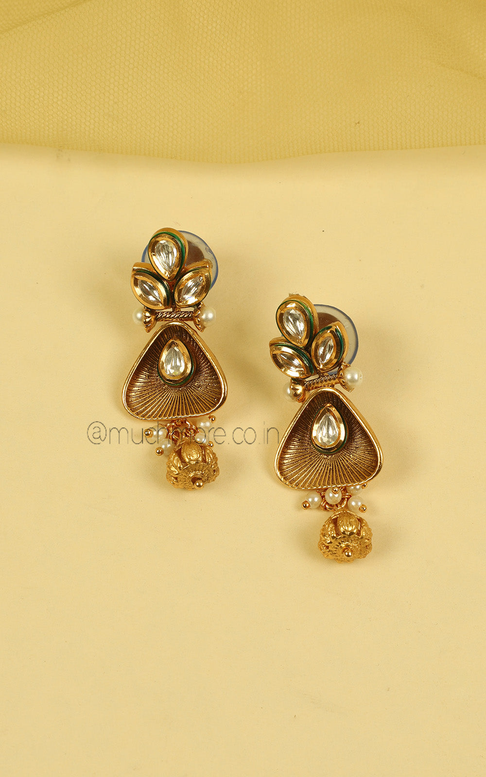 Gold Polish Kundan Carving Work Light Necklace Earrings