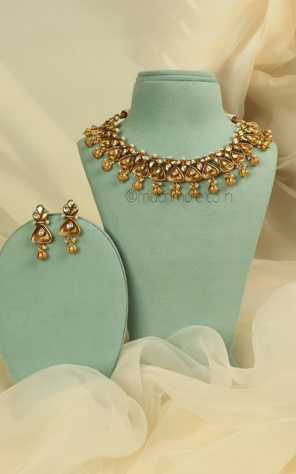 Gold Polish Kundan Carving Work Light Necklace Earrings