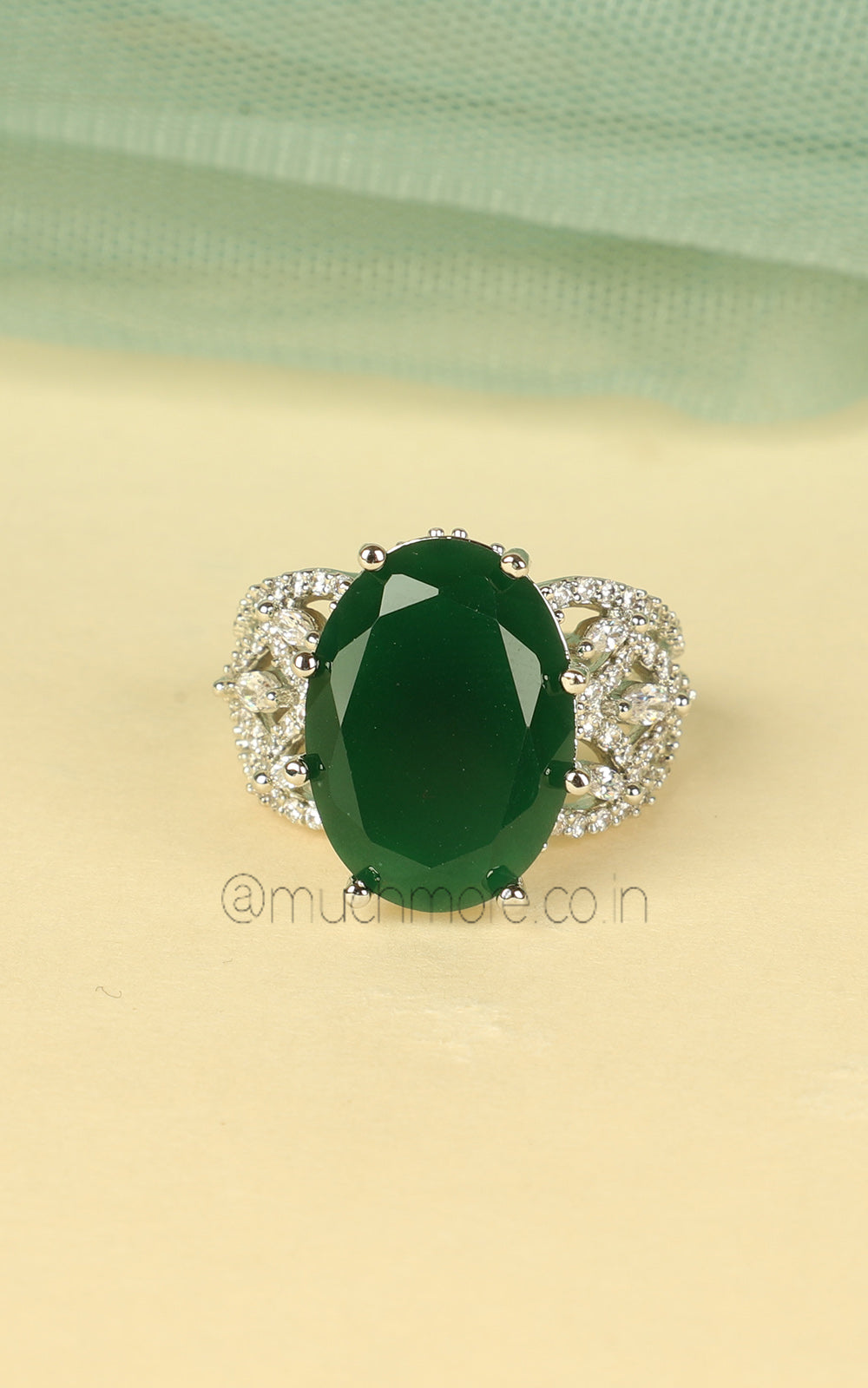 Luxury Finish Zircon Ring For Women In Emerald Green Diamond