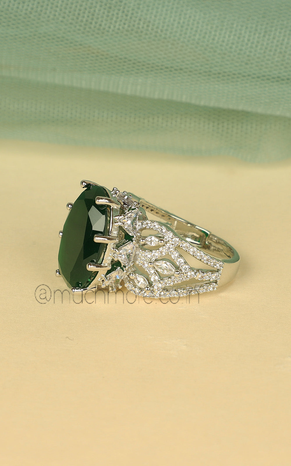 Luxury Finish Zircon Ring For Women In Emerald Green Diamond