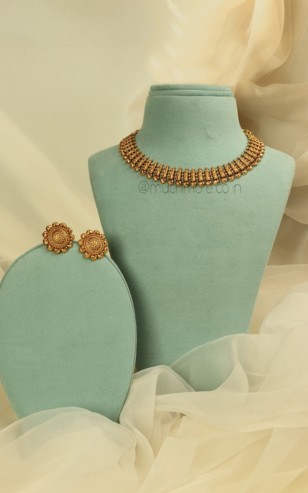Real Gold Look Light Necklace With Stud At Much More