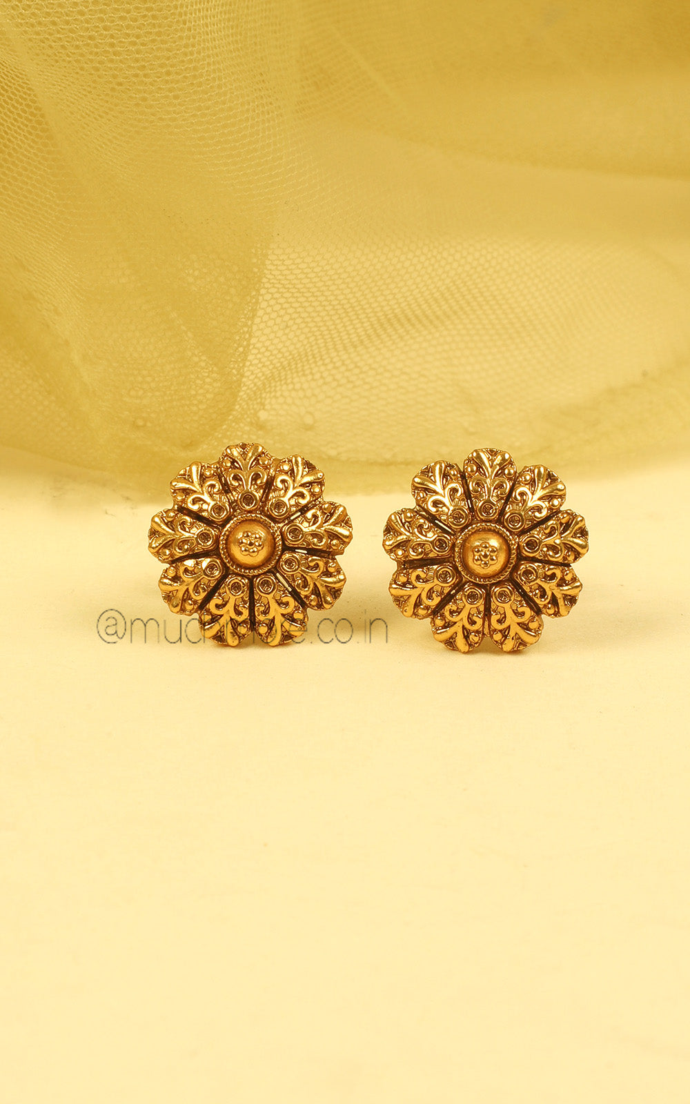 Buy Premium Gold Look Light Jewellery Sets At Much More
