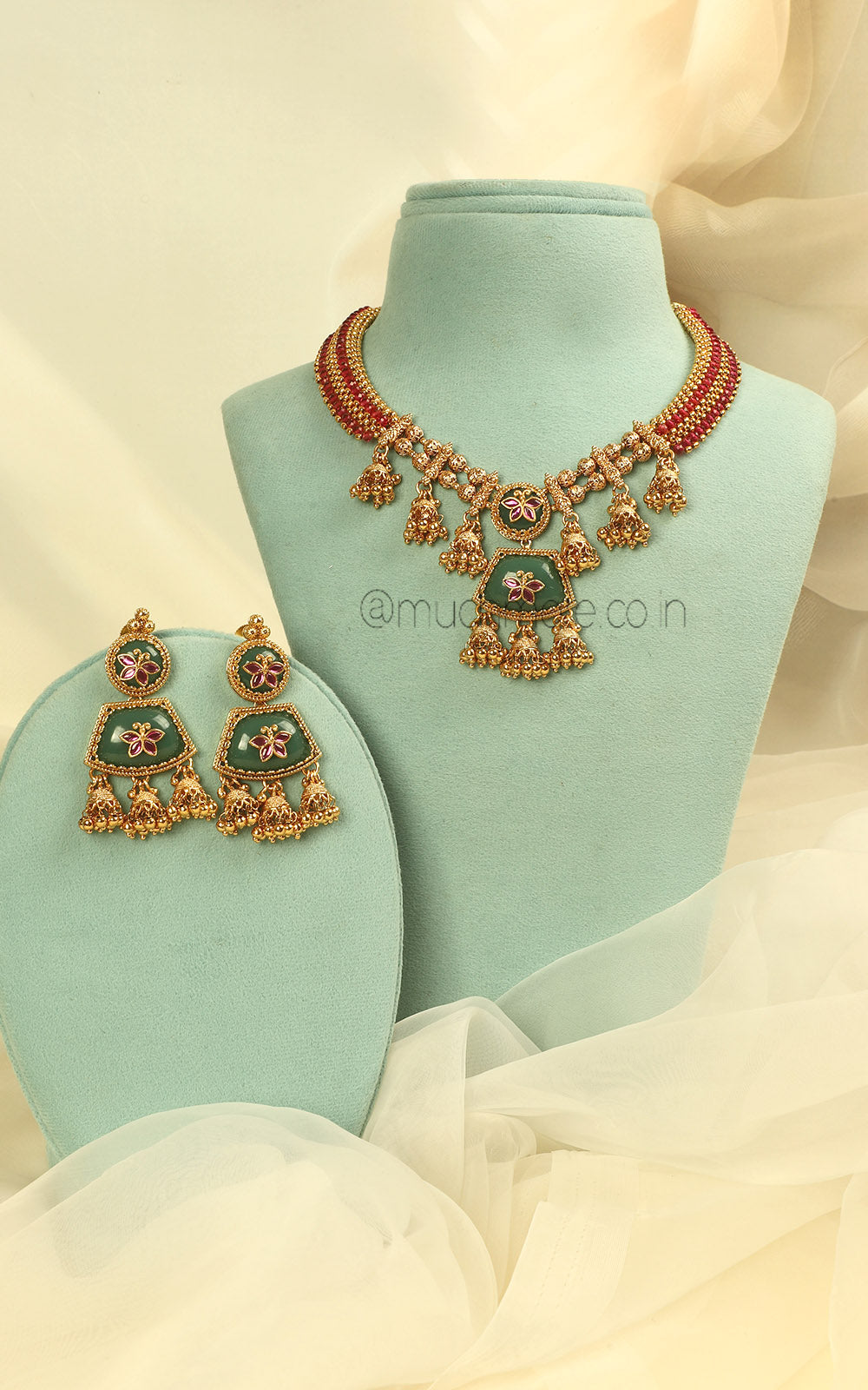 Gold Look Ruby Green Guluband Style Necklace Set