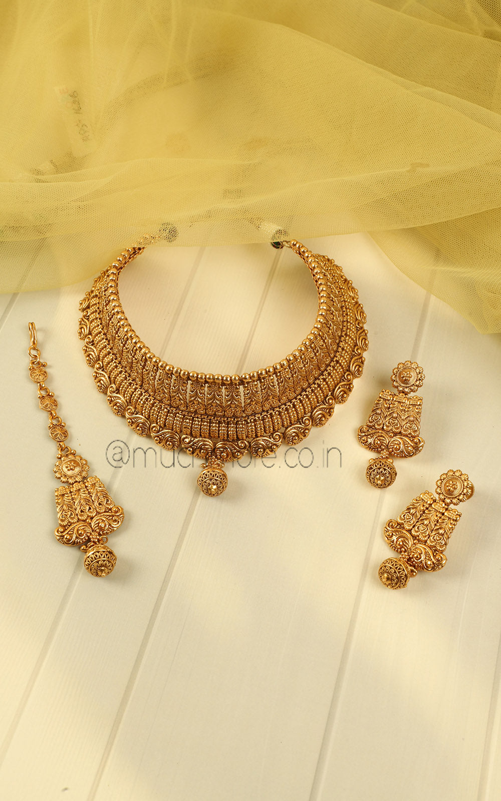 Elegant Gold Look Carving Work Choker Set For Bride To Be