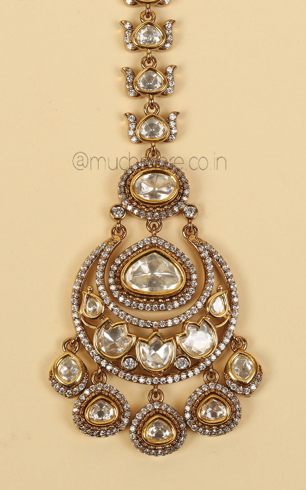 Fusion Style Of Kundan And Diamond Maang Tikka In Gold Polish